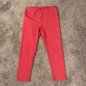 Cropped berry red leggings size: M